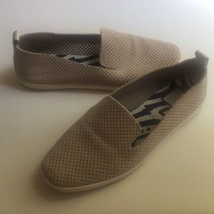 Dolce Vita nude slip on size 6.5